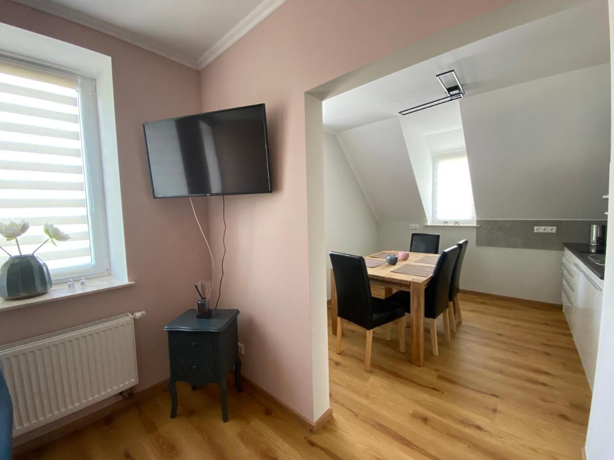 Schoene Drei Raumwohnung. Hell,Stilvoll, Gemuetlich. Borna Exterior foto