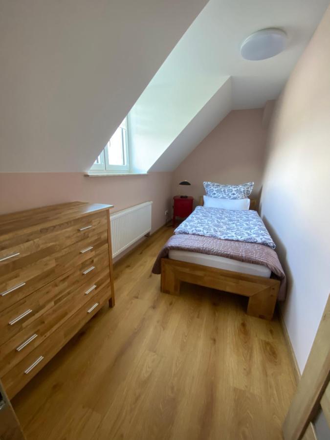 Schoene Drei Raumwohnung. Hell,Stilvoll, Gemuetlich. Borna Exterior foto